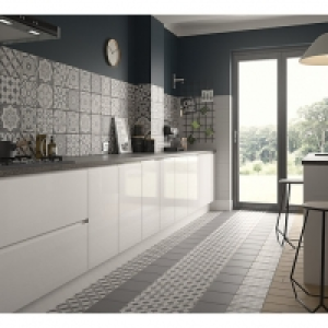 Wickes Winchester Light Grey Ceramic Tile 200 x 200mm &pound;21.24