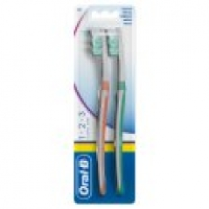 1-2-3 Classic Care 2 Medium Toothbrushes &pound;1.00