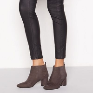 Principles - Grey suedette Cloudy block heel wide fit Chel