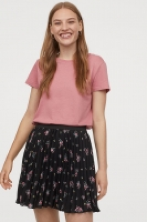  Pleated skirt £5.00