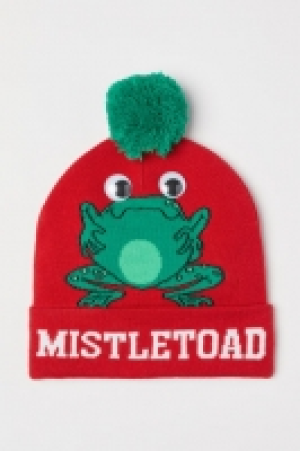  Fine-knit hat £5.00