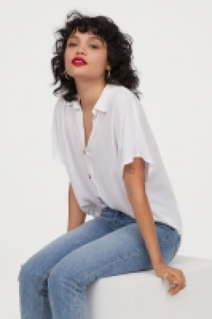 Short-sleeved blouse £7.00