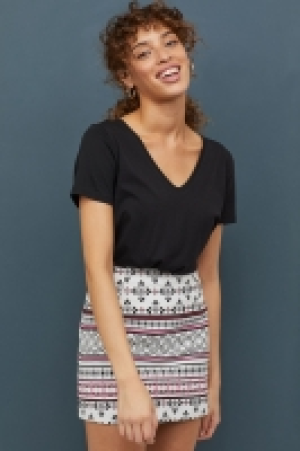  Jacquard-weave skirt £5.00