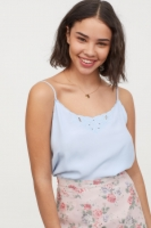  Scallop-trimmed strappy top £5.00