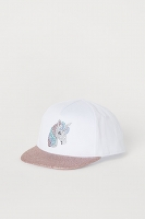  Cap with an appliqué £3.00