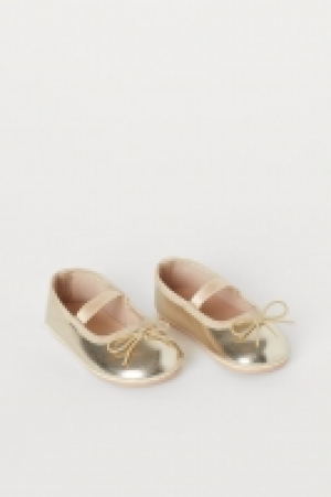  Ballet pumps with a bow £4.00