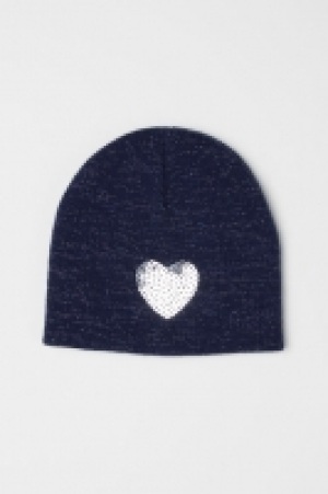  Glittery hat with sequins £2.00