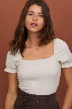  Puff-sleeved top £5.00