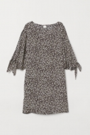  Tie-sleeved dress £5.00