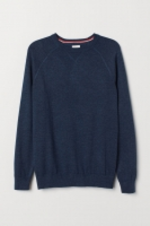  Cotton raglan-sleeved jumper £5.00