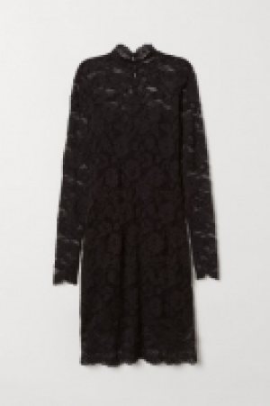  Fitted lace dress £5.00