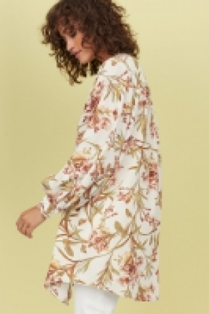  Balloon-sleeved dress £9.00