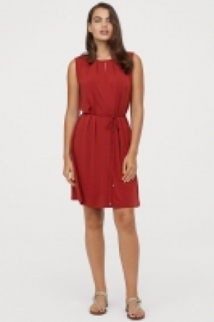  Sleeveless dress £7.00