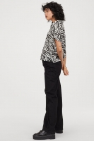  Short-sleeved blouse £4.00