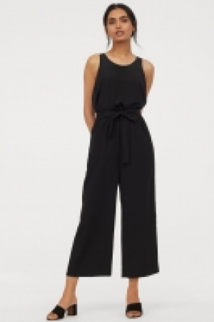  Ankle-length trousers £10.00