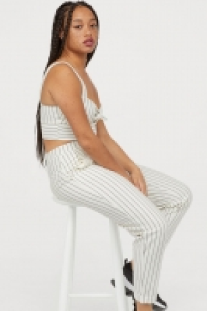  Ankle-length pull-on trousers £8.00