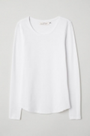  Long-sleeved jersey top £6.00