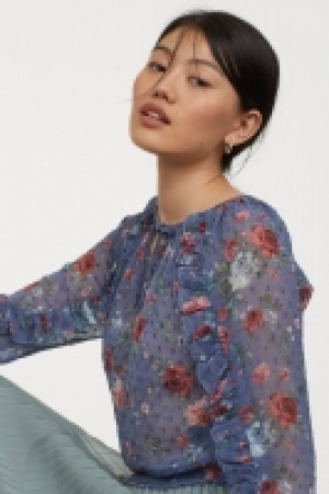 Airy flounced blouse £10.00