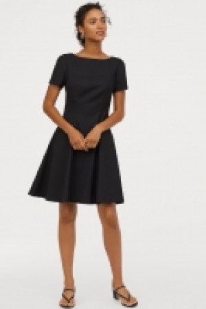  Puff-sleeved dress £15.00