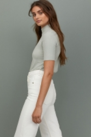  Top with a stand-up collar £4.00