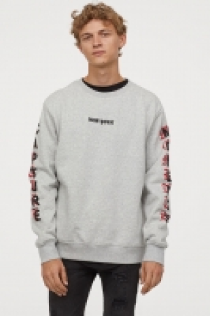  Sweatshirt with a motif £10.00