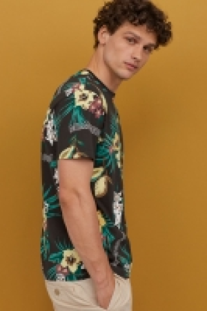  Patterned cotton T-shirt £6.00