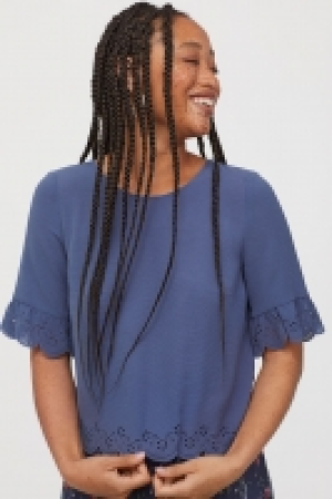  Scallop-trimmed top £9.00