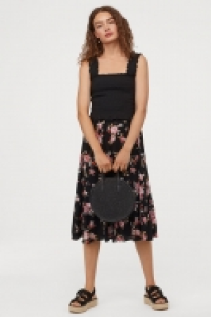  Patterned flounced skirt £15.00