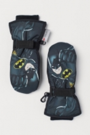  Water-repellent ski mittens £6.00