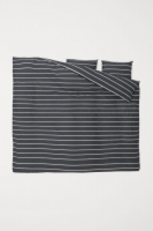  Patterned duvet cover set £20.00