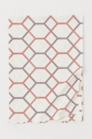  Patterned cotton tablecloth £6.00