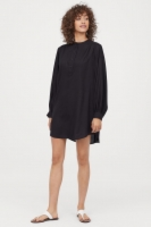  Balloon-sleeved dress £10.00