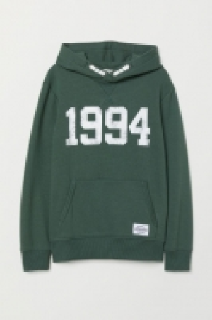 HM   Hooded top with a text motif