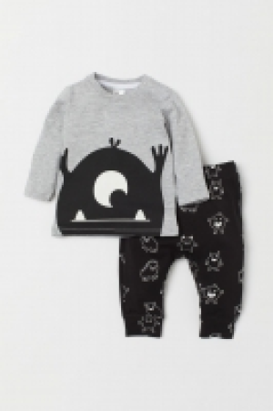  Printed top and leggings £5.00