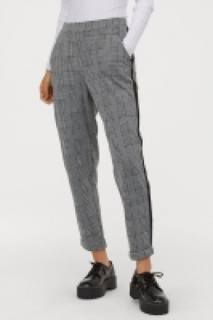  Ankle-length pull-on trousers £7.00