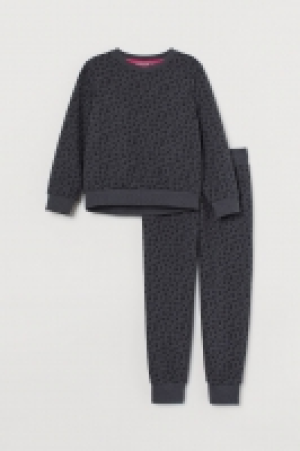 Sweatshirt and joggers £7.00
