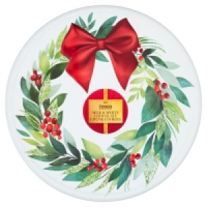 Tesco  Tesco Wreath Cookie Tin 360G