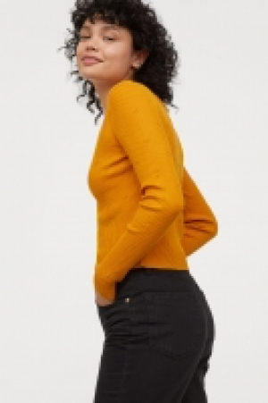  Ribbed top £8.00
