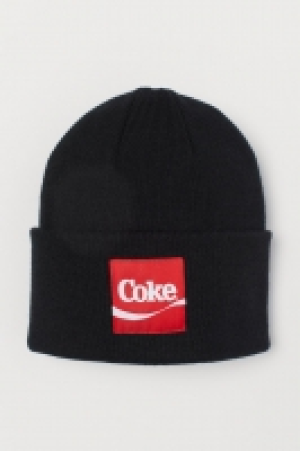  Hat with an appliqué £4.00