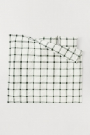  Patterned duvet cover set £25.00