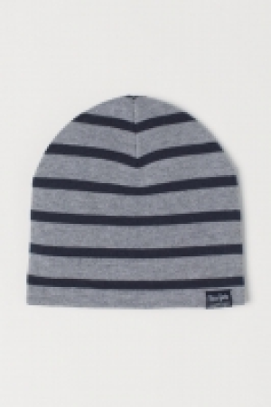 Fine-knit hat £2.00