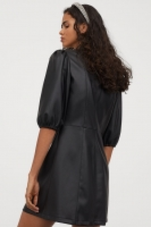  Puff-sleeved dress £20.00