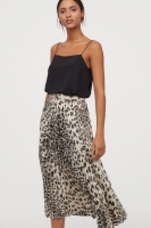  Pleated skirt £18.00