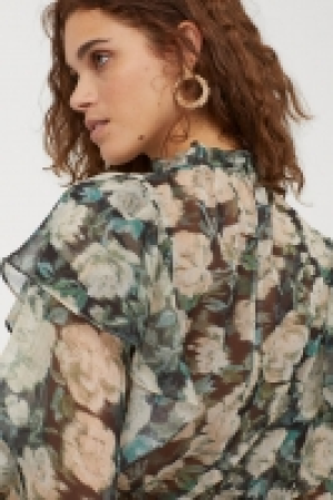  Airy flounced blouse £12.00
