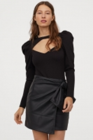  Skirt with a tie belt £15.00