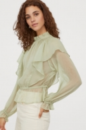  Airy flounced blouse £15.00