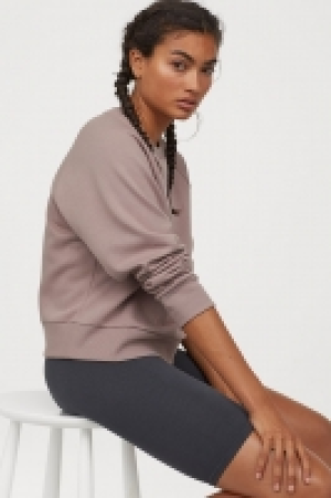  Short sweatshirt £12.00