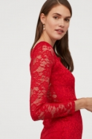  Fitted lace dress £20.00