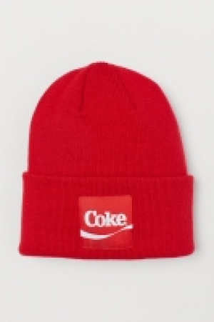  Hat with an appliqué £3.00