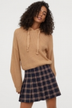  Hooded jumper £8.00